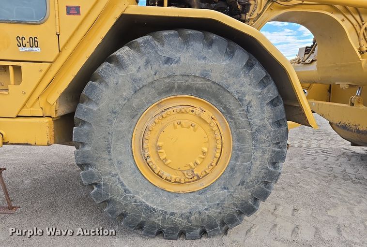 image for item EG9845 2004 Caterpillar 627G conventional scraper 