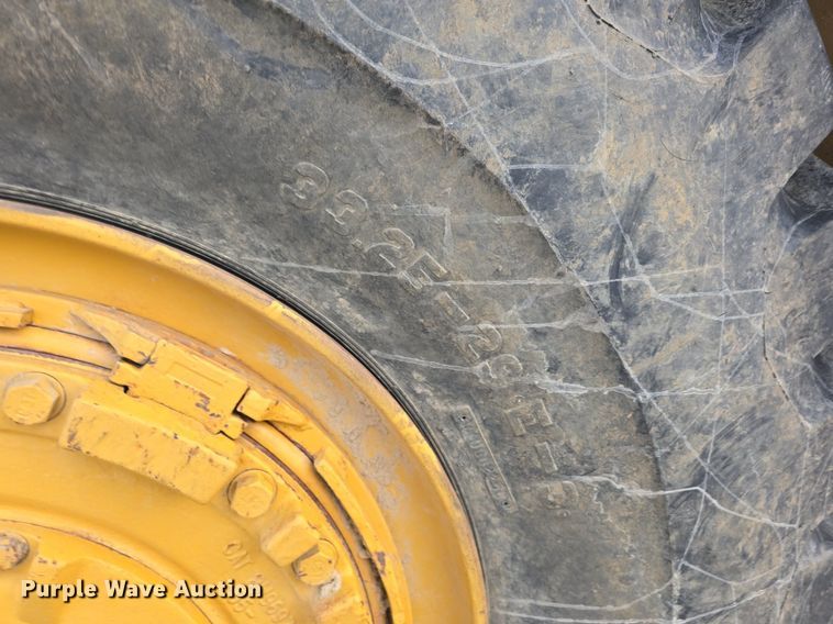 image for item EG9845 2004 Caterpillar 627G conventional scraper 