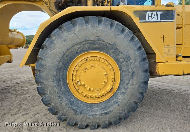 image for item EG9845 2004 Caterpillar 627G conventional scraper 