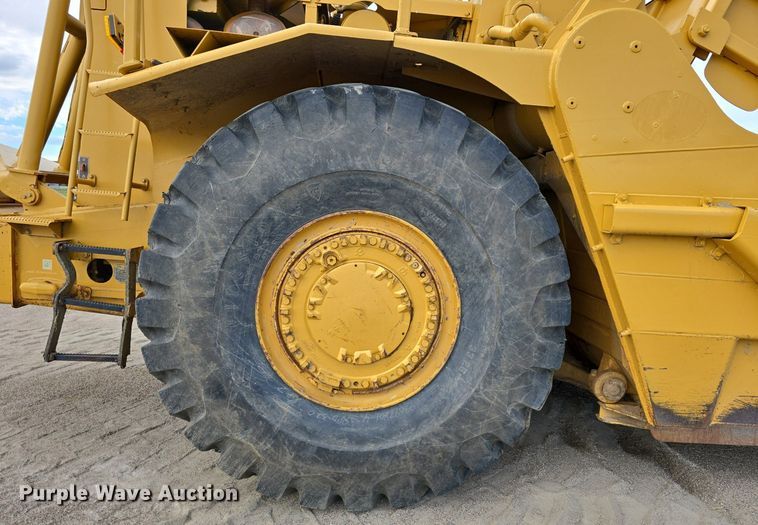 image for item EG9845 2004 Caterpillar 627G conventional scraper 