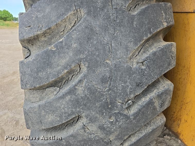 image for item EG9845 2004 Caterpillar 627G conventional scraper 