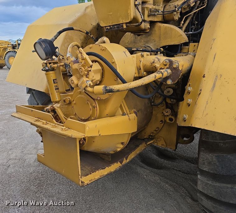 image for item EG9846 2004 Caterpillar 627G conventional scraper 