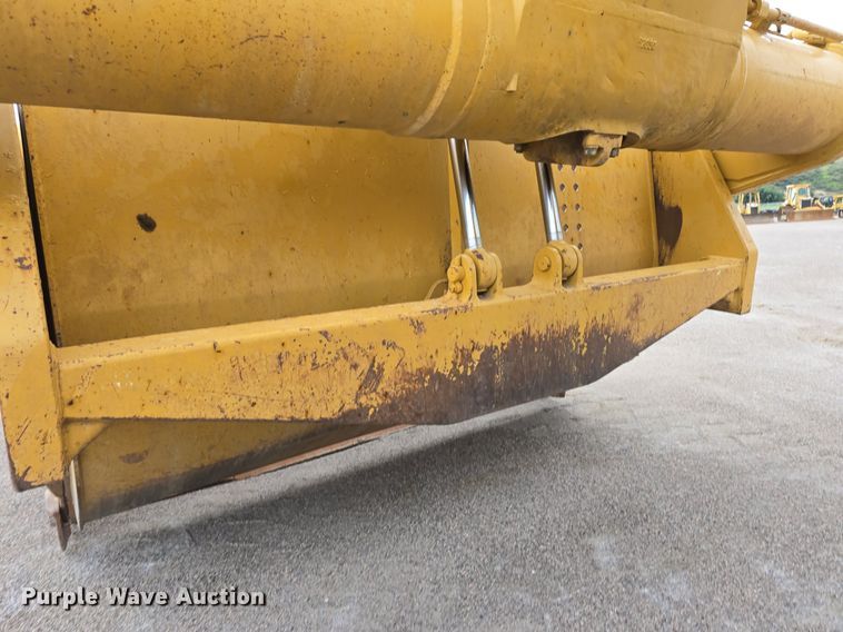 image for item EG9846 2004 Caterpillar 627G conventional scraper 