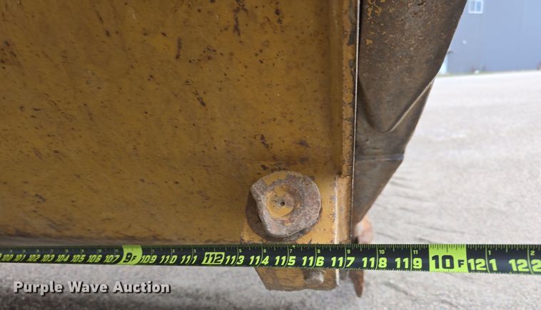 image for item EG9846 2004 Caterpillar 627G conventional scraper 