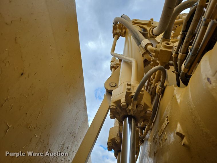 image for item EG9846 2004 Caterpillar 627G conventional scraper 