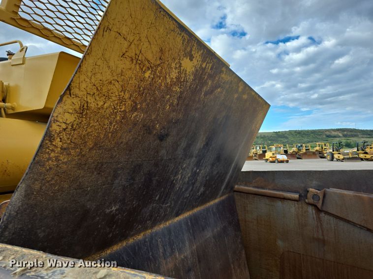 image for item EG9846 2004 Caterpillar 627G conventional scraper 