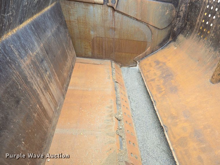 image for item EG9846 2004 Caterpillar 627G conventional scraper 