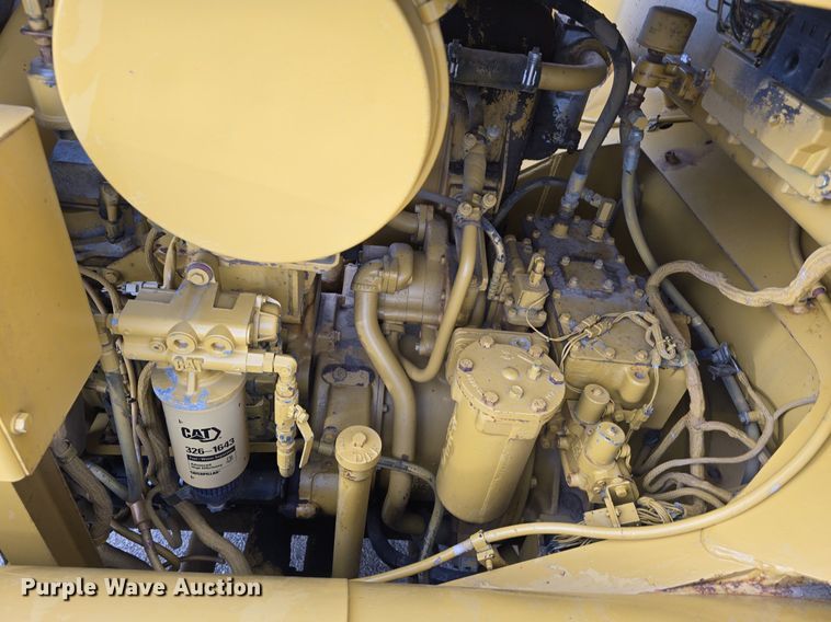 image for item EG9846 2004 Caterpillar 627G conventional scraper 