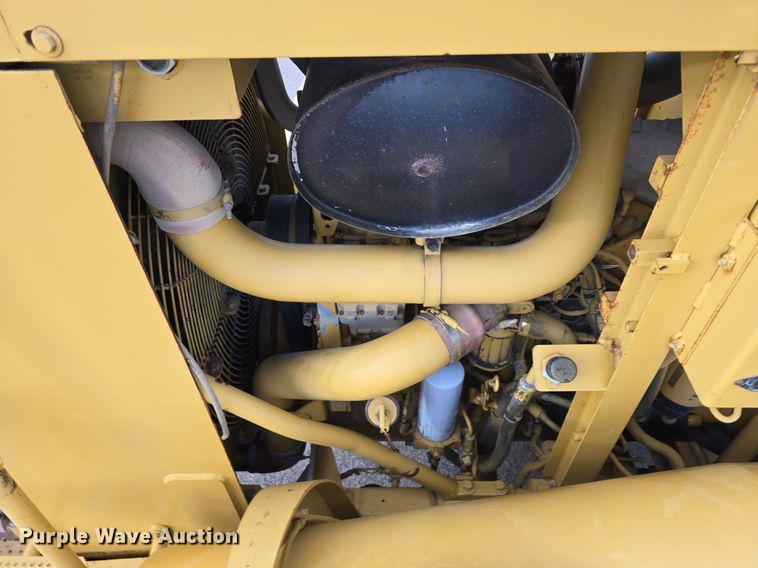 image for item EG9846 2004 Caterpillar 627G conventional scraper 