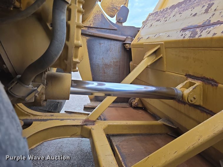 image for item EG9846 2004 Caterpillar 627G conventional scraper 