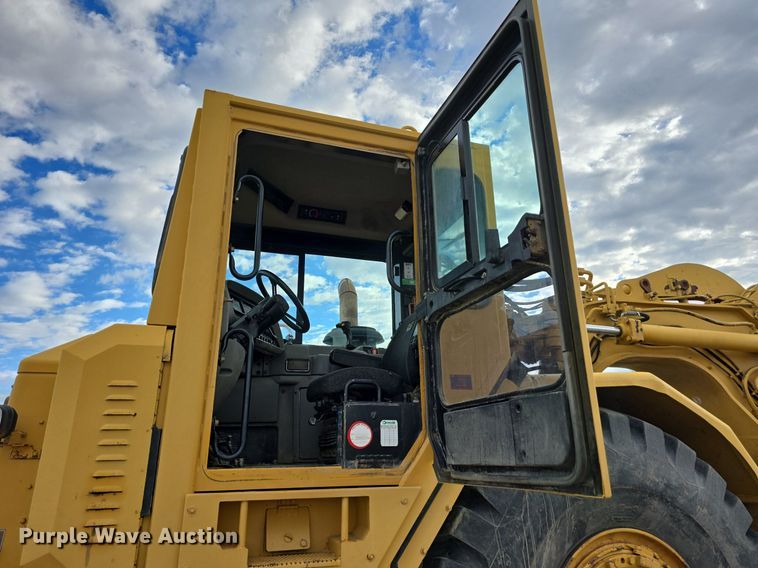 image for item EG9846 2004 Caterpillar 627G conventional scraper 