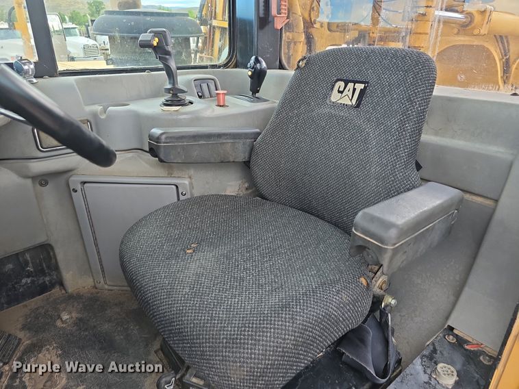 image for item EG9846 2004 Caterpillar 627G conventional scraper 