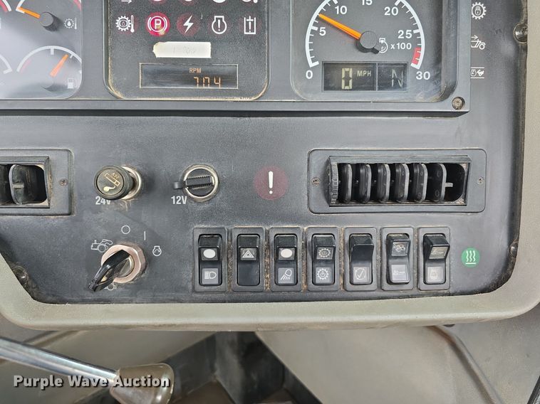 image for item EG9846 2004 Caterpillar 627G conventional scraper 