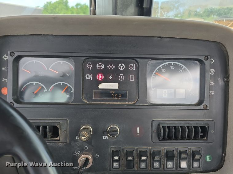 image for item EG9846 2004 Caterpillar 627G conventional scraper 