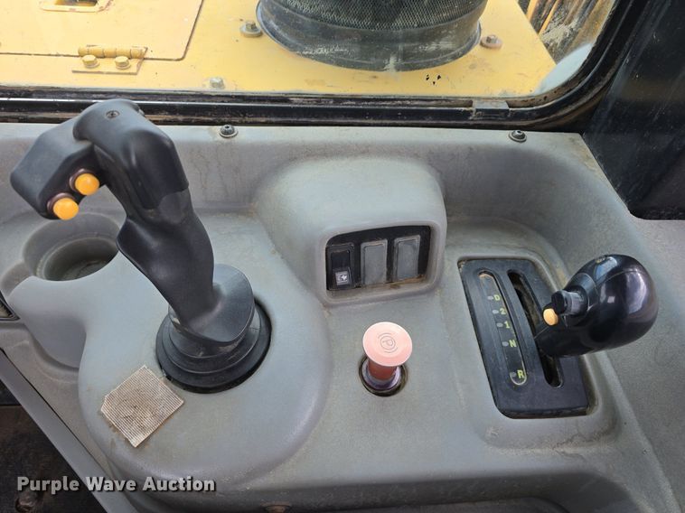 image for item EG9846 2004 Caterpillar 627G conventional scraper 