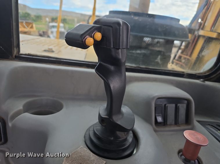 image for item EG9846 2004 Caterpillar 627G conventional scraper 