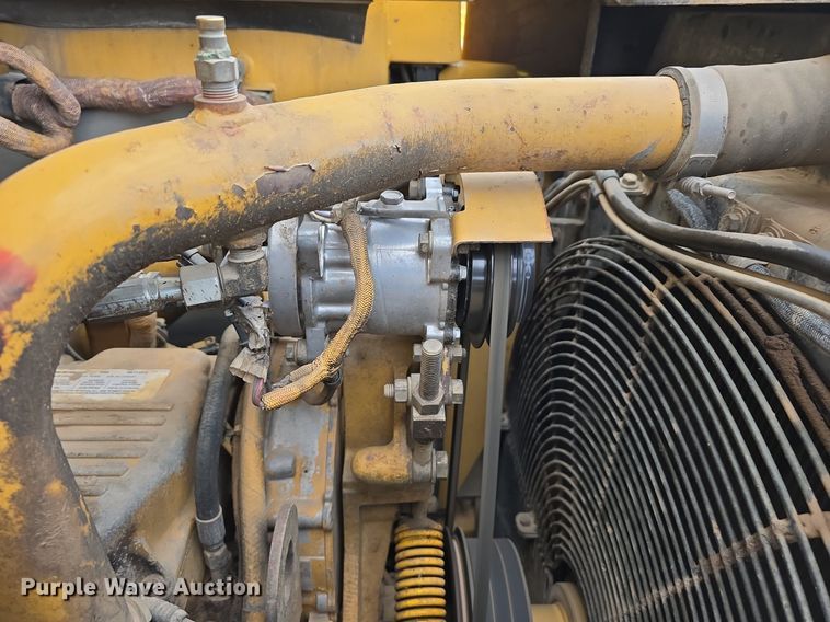 image for item EG9846 2004 Caterpillar 627G conventional scraper 