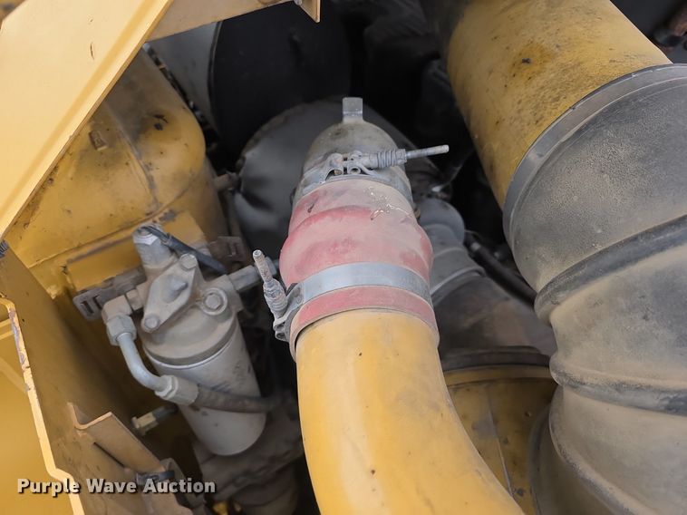 image for item EG9846 2004 Caterpillar 627G conventional scraper 