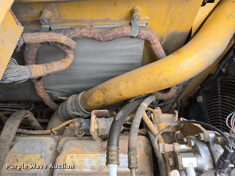 image for item EG9846 2004 Caterpillar 627G conventional scraper 