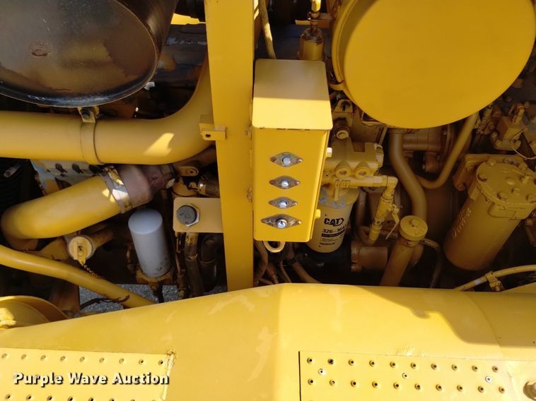 image for item EG9846 2004 Caterpillar 627G conventional scraper 