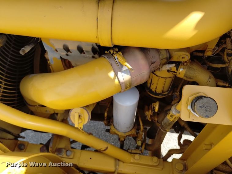 image for item EG9846 2004 Caterpillar 627G conventional scraper 