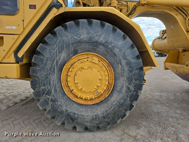 image for item EG9846 2004 Caterpillar 627G conventional scraper 