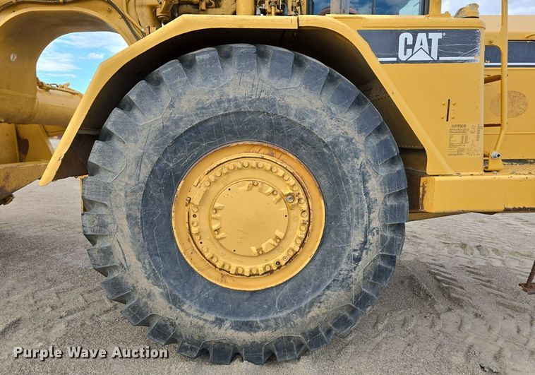 image for item EG9846 2004 Caterpillar 627G conventional scraper 