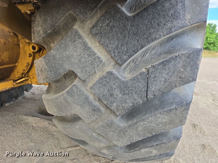 image for item EG9846 2004 Caterpillar 627G conventional scraper 