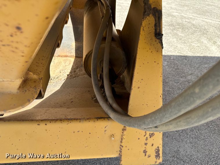 image for item EG9848 2004 Load King 2066-40-2 bottom dump trailer