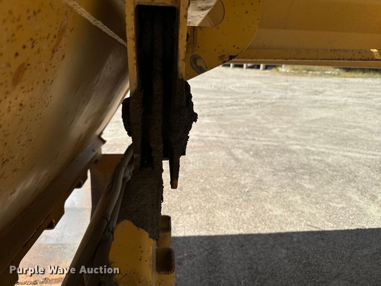 image for item EG9848 2004 Load King 2066-40-2 bottom dump trailer