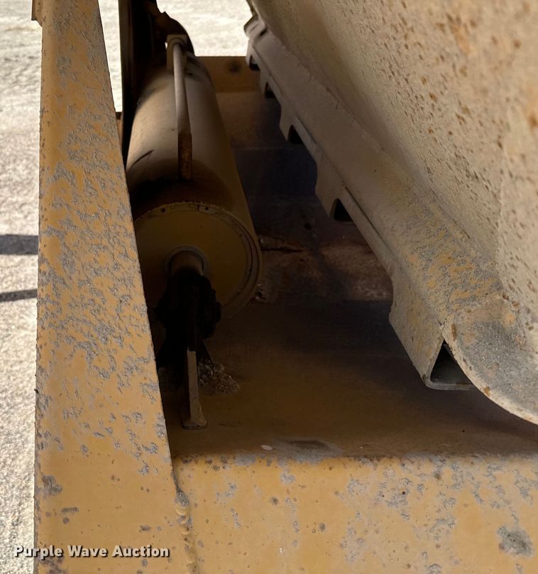 image for item EG9848 2004 Load King 2066-40-2 bottom dump trailer