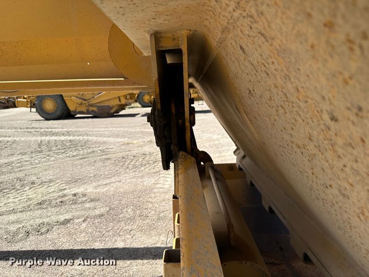 image for item EG9848 2004 Load King 2066-40-2 bottom dump trailer