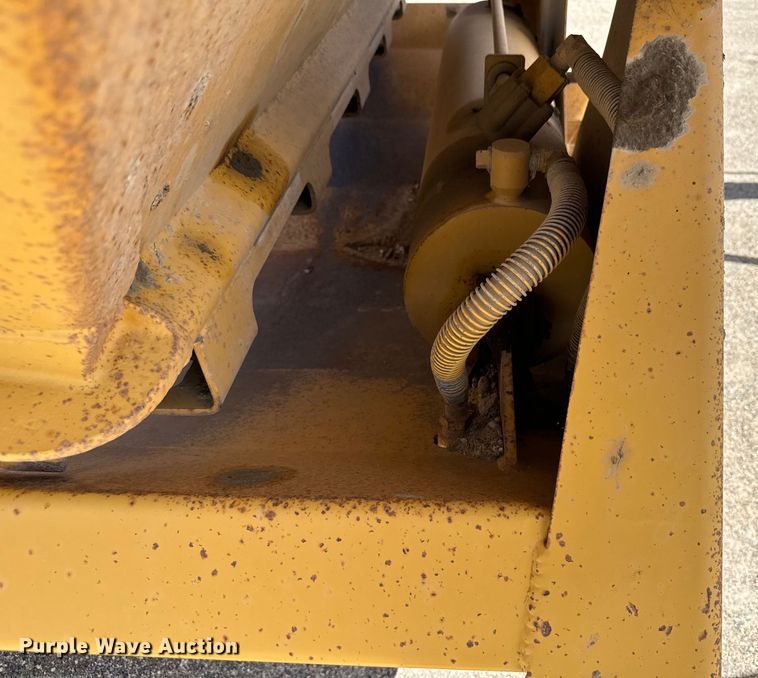 image for item EG9848 2004 Load King 2066-40-2 bottom dump trailer