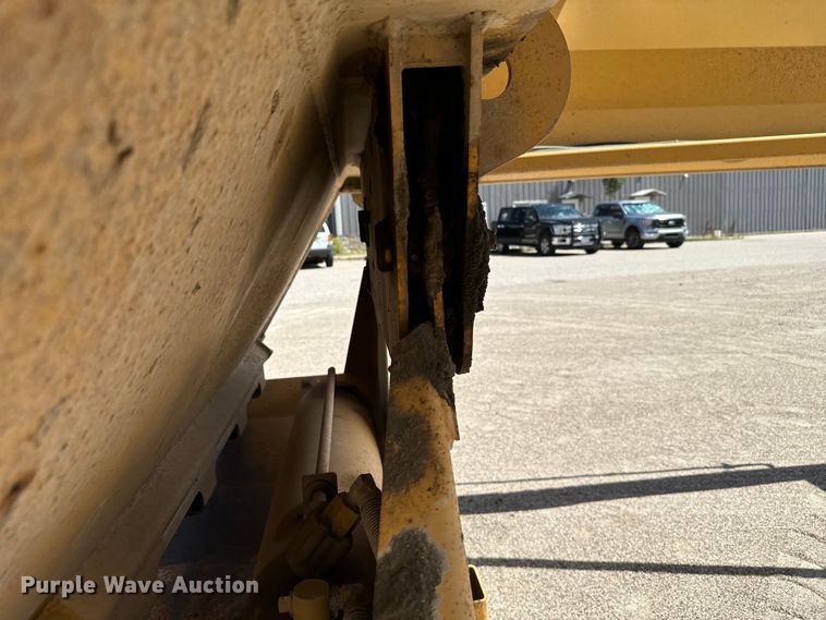 image for item EG9848 2004 Load King 2066-40-2 bottom dump trailer