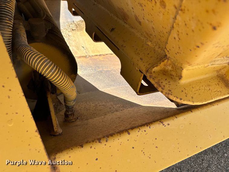 image for item EG9848 2004 Load King 2066-40-2 bottom dump trailer