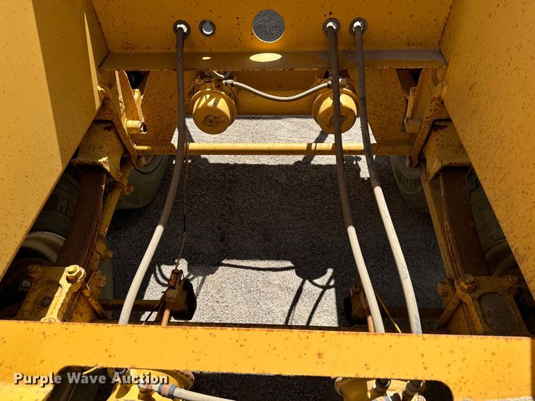 image for item EG9848 2004 Load King 2066-40-2 bottom dump trailer