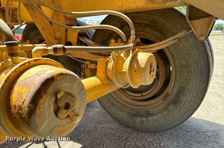 image for item EG9848 2004 Load King 2066-40-2 bottom dump trailer