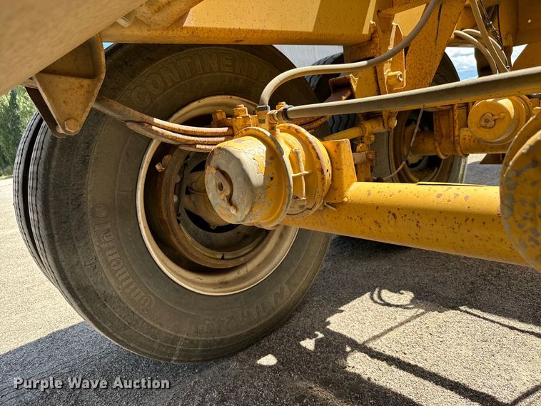 image for item EG9848 2004 Load King 2066-40-2 bottom dump trailer