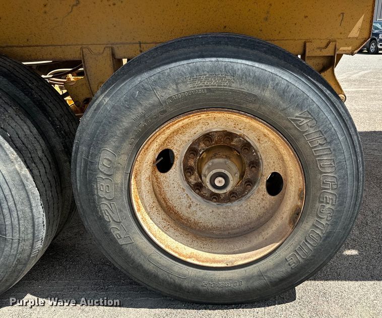 image for item EG9848 2004 Load King 2066-40-2 bottom dump trailer