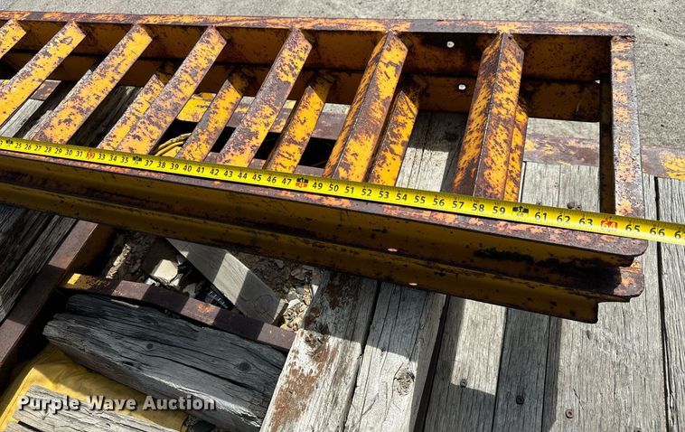 image for item EG9849 1981 General Float drop deck equipment trailer