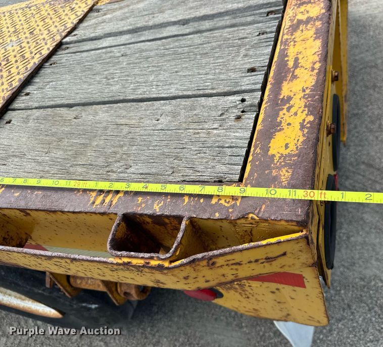 image for item EG9849 1981 General Float drop deck equipment trailer