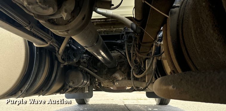 image for item EG9851 2015 Mack CHU613 semi truck