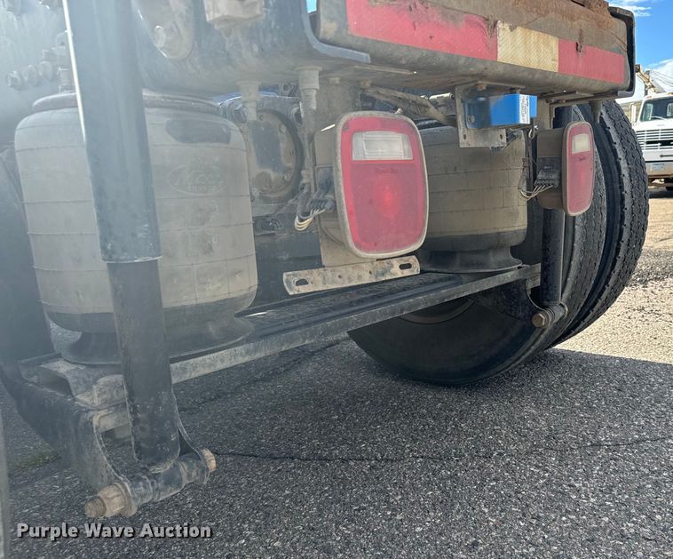 image for item EG9851 2015 Mack CHU613 semi truck