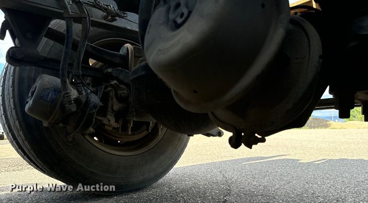 image for item EG9851 2015 Mack CHU613 semi truck