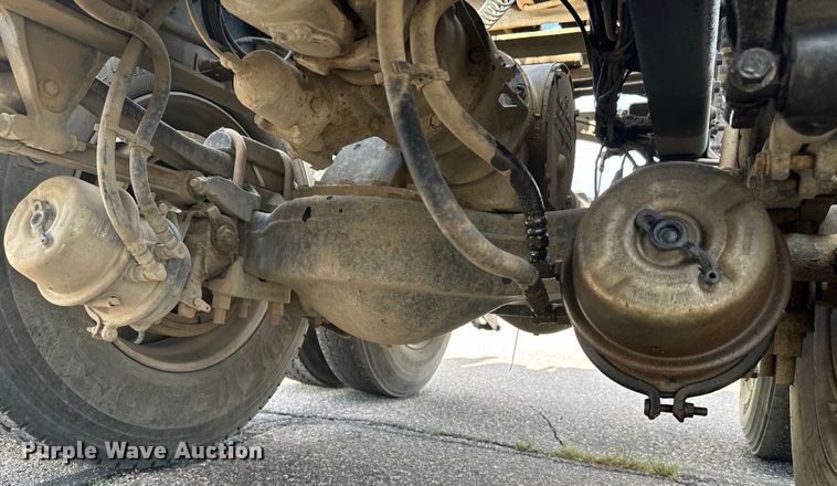 image for item EG9851 2015 Mack CHU613 semi truck