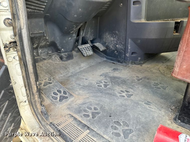 image for item EG9851 2015 Mack CHU613 semi truck