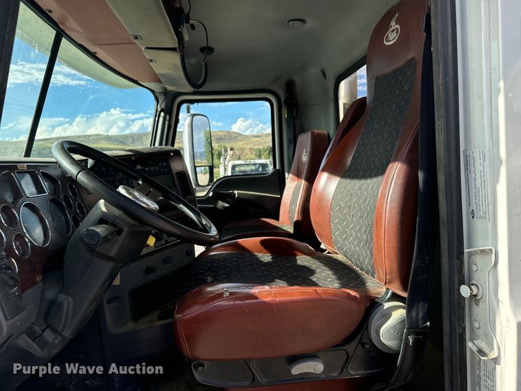 image for item EG9851 2015 Mack CHU613 semi truck