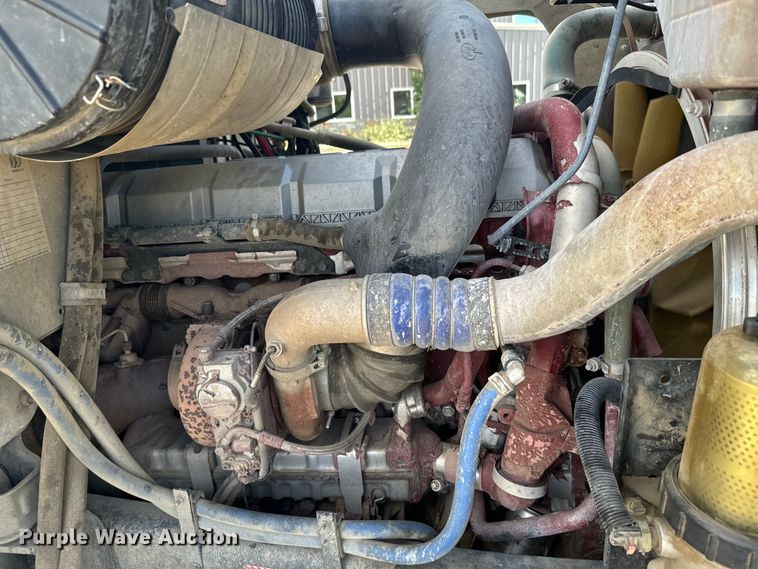 image for item EG9851 2015 Mack CHU613 semi truck