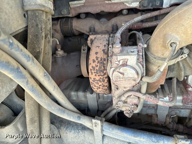 image for item EG9851 2015 Mack CHU613 semi truck