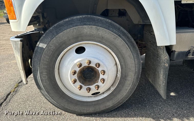 image for item EG9851 2015 Mack CHU613 semi truck